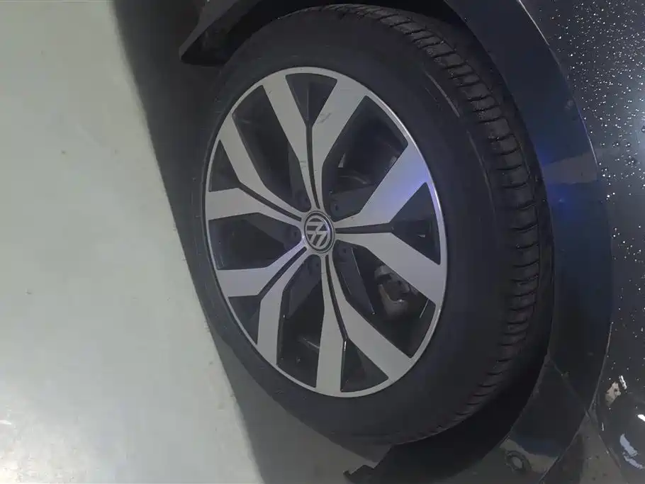 Magotan 380 TSI DSG Distinguished