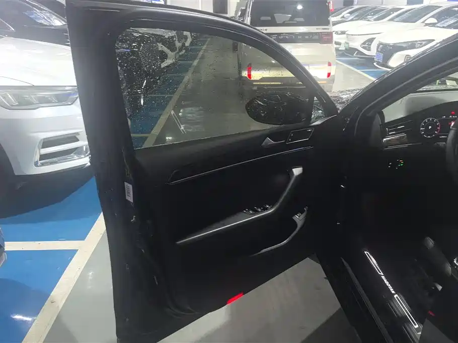 Magotan 380 TSI DSG Distinguished