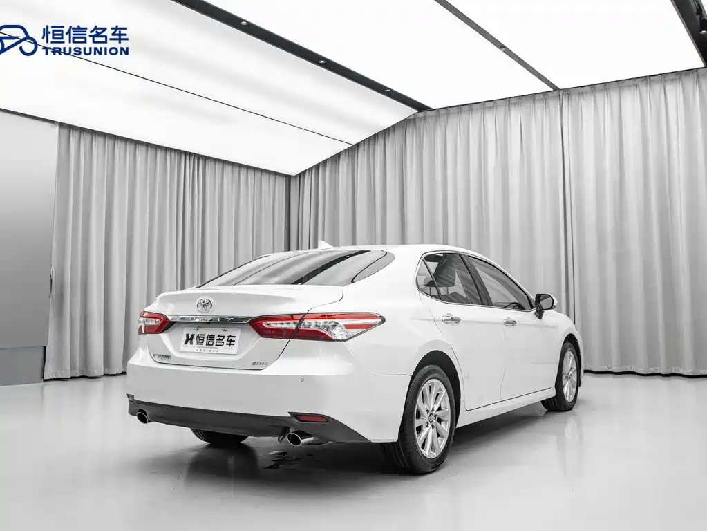 Camry 2.0 G Luxury