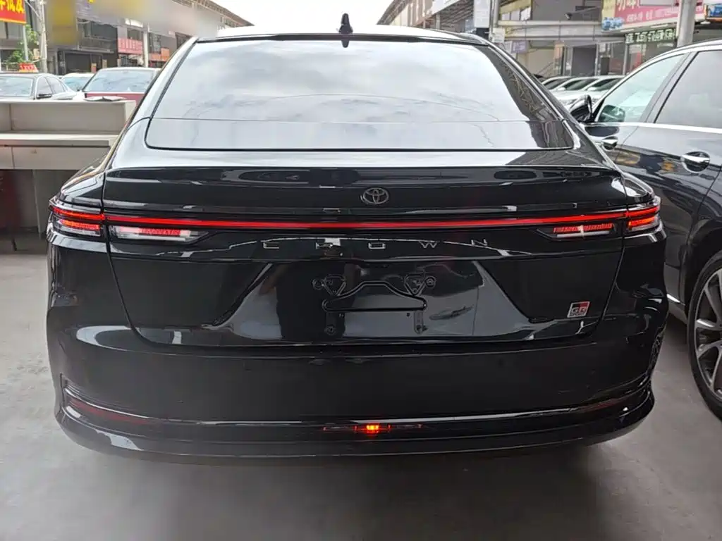 Crown (Import) 2.5 L Supreme