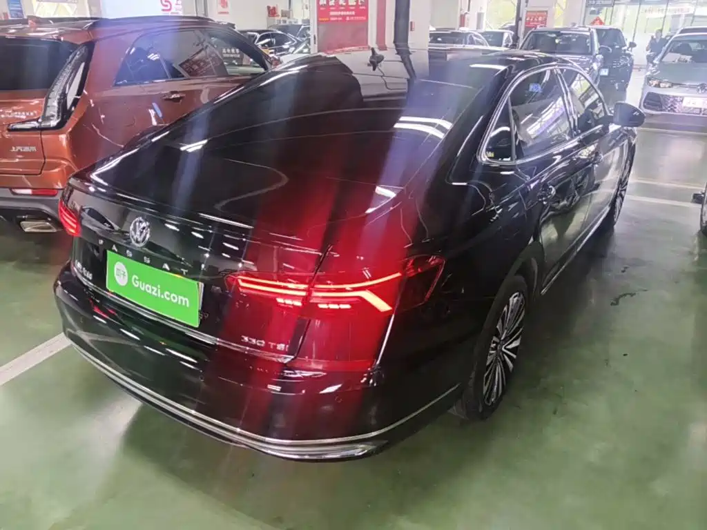 Passat 330 TSI Luxury CN-V