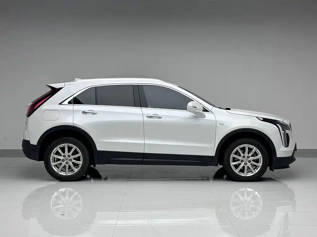 Cadillac XT4 28 T 2 WD Tech