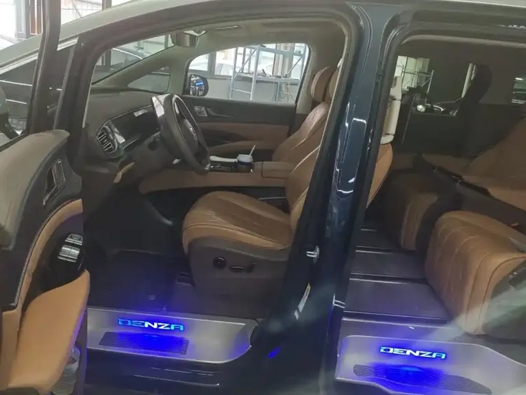 Denza D9 DM-i 970 4 WD Flagship