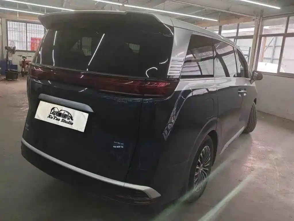 Denza D9 DM-i 970 4 WD Flagship