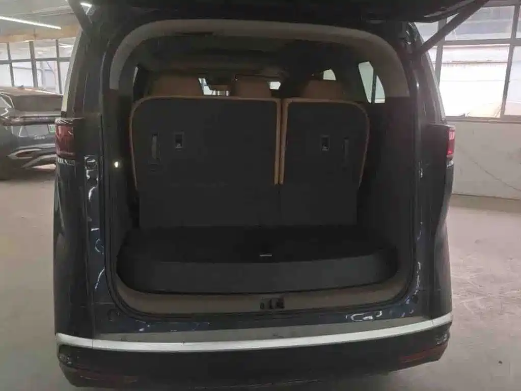 Denza D9 DM-i 970 4 WD Flagship