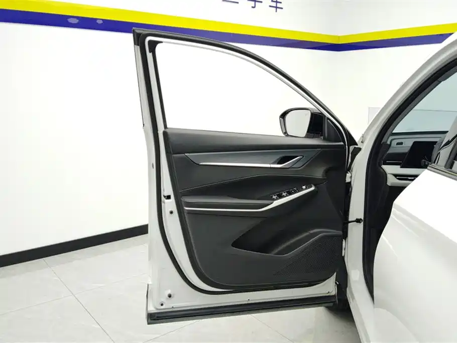 Changan CS75 PLUS 3 rd Gen Champion 1.5 T Smart Drive Power Navigation