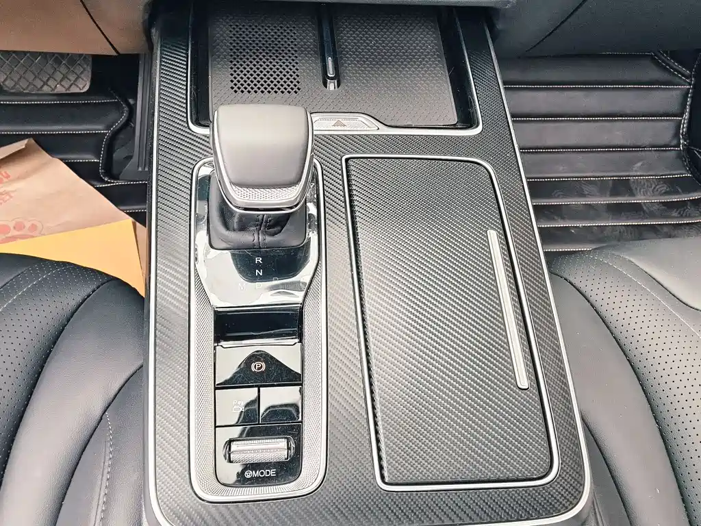 Hongqi HS5 2.0 T 2 WD Shadow