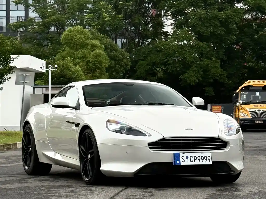 Aston Martin DB9 6.0 L Coupe