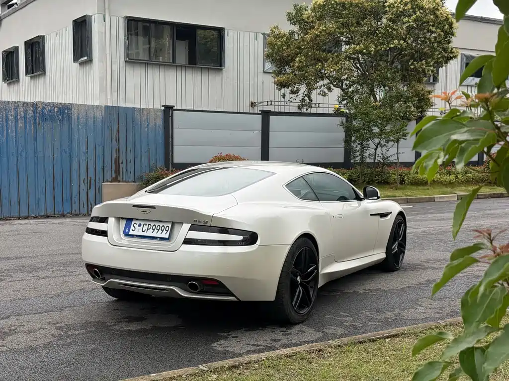 Aston Martin DB9 6.0 L Coupe