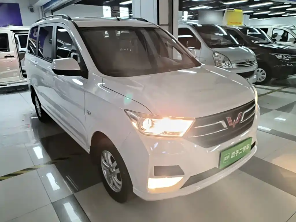 Wuling Hongguang Facelift 1.5 L S Comfort Electric Assist LAR