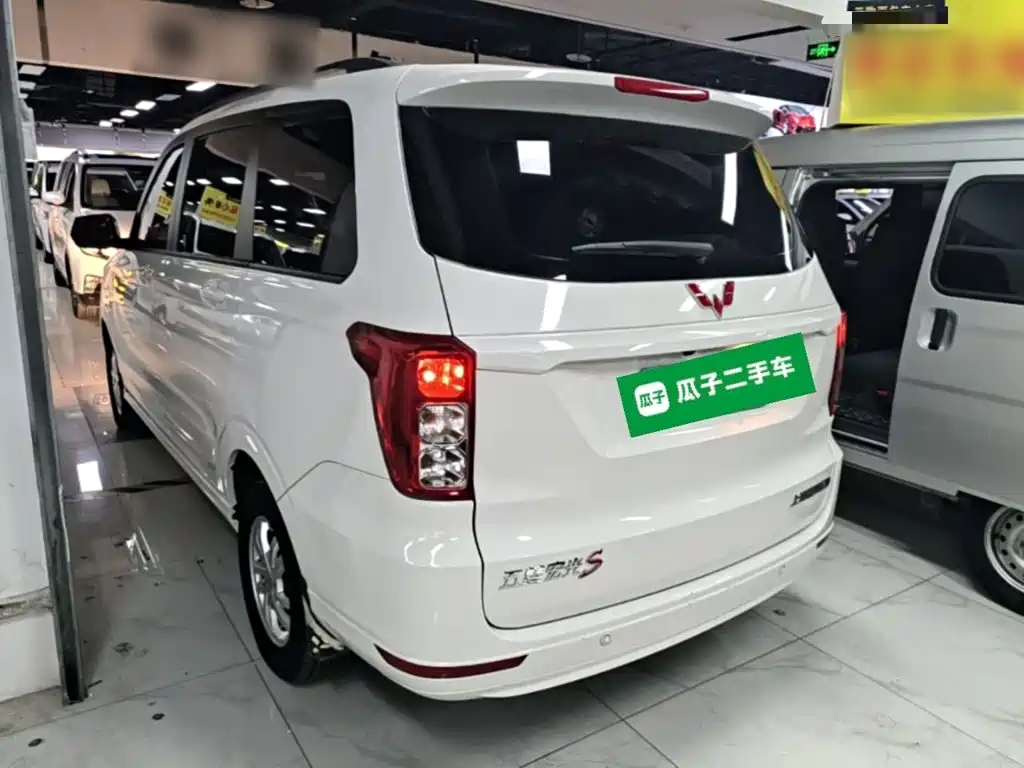Wuling Hongguang Facelift 1.5 L S Comfort Electric Assist LAR