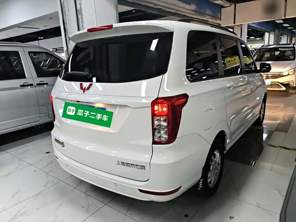 Wuling Hongguang Facelift 1.5 L S Comfort Electric Assist LAR