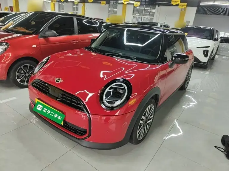 MINI MINI 2025款 1.5 T COOPER 经典派 三门版