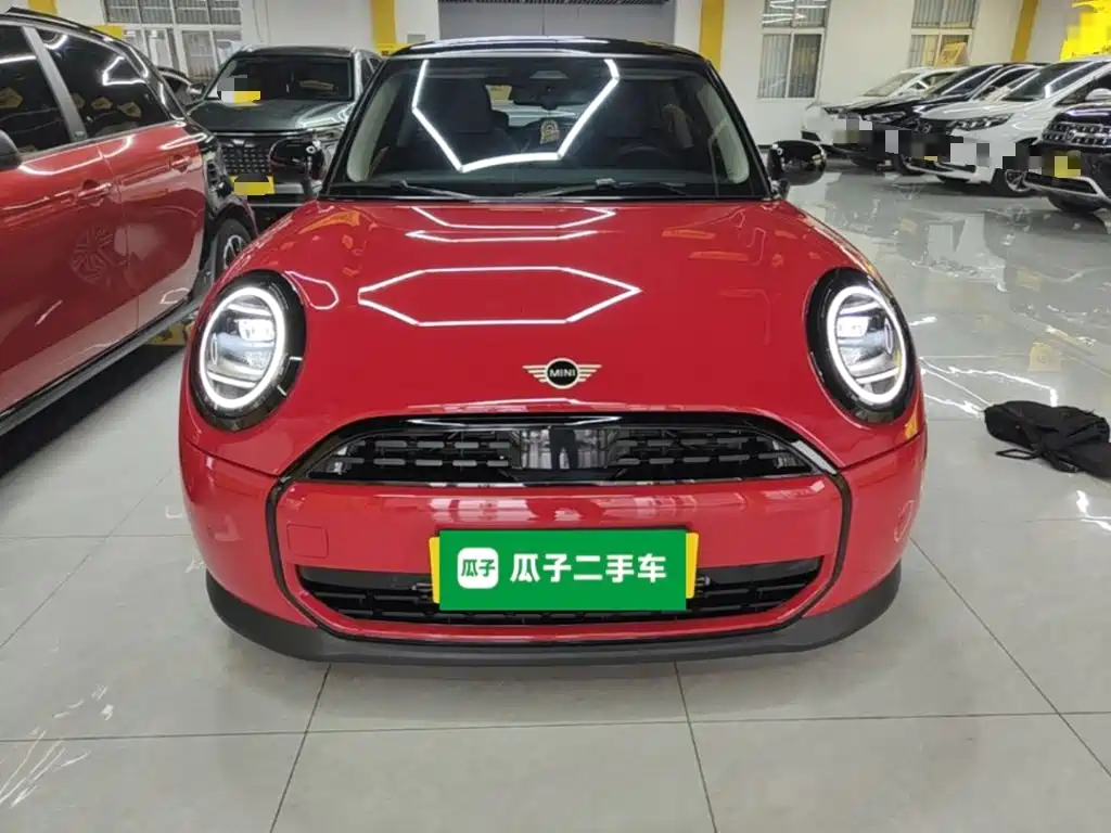 MINI MINI 2025款 1.5 T COOPER 经典派 三门版