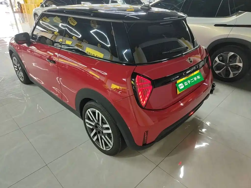 MINI MINI 2025款 1.5 T COOPER 经典派 三门版