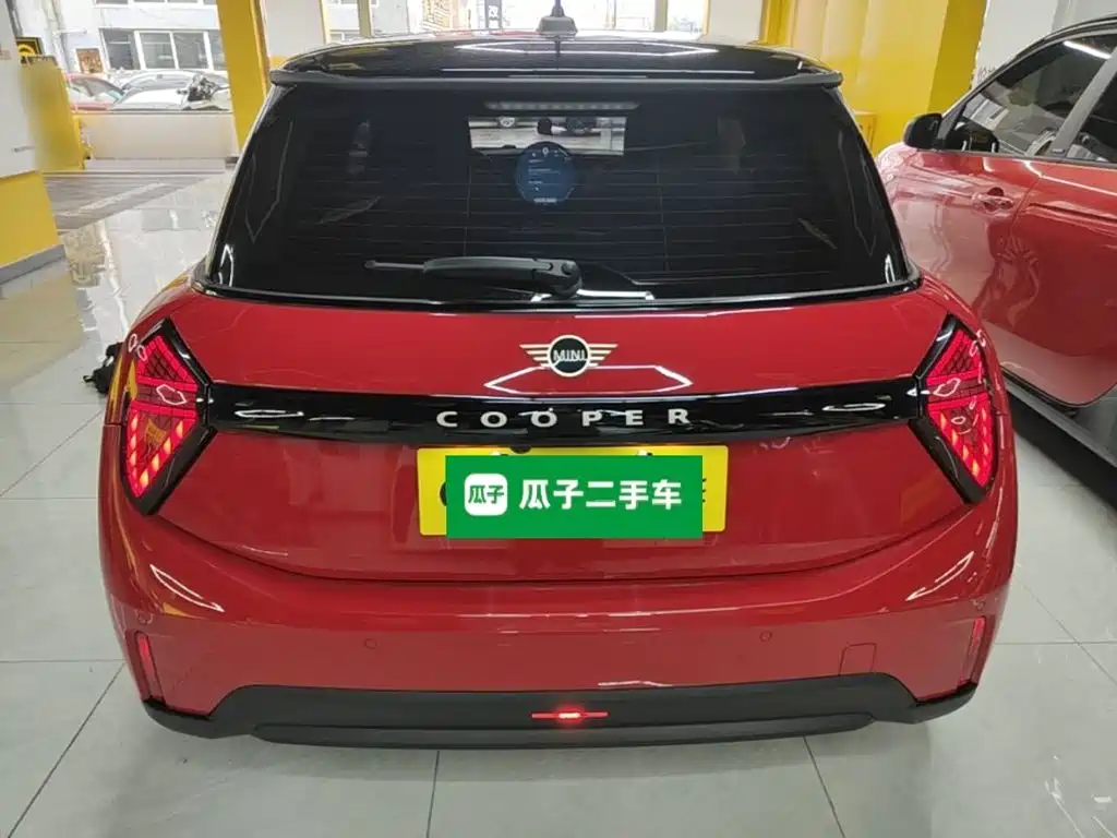 MINI MINI 2025款 1.5 T COOPER 经典派 三门版