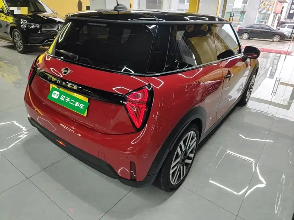 MINI MINI 2025款 1.5 T COOPER 经典派 三门版
