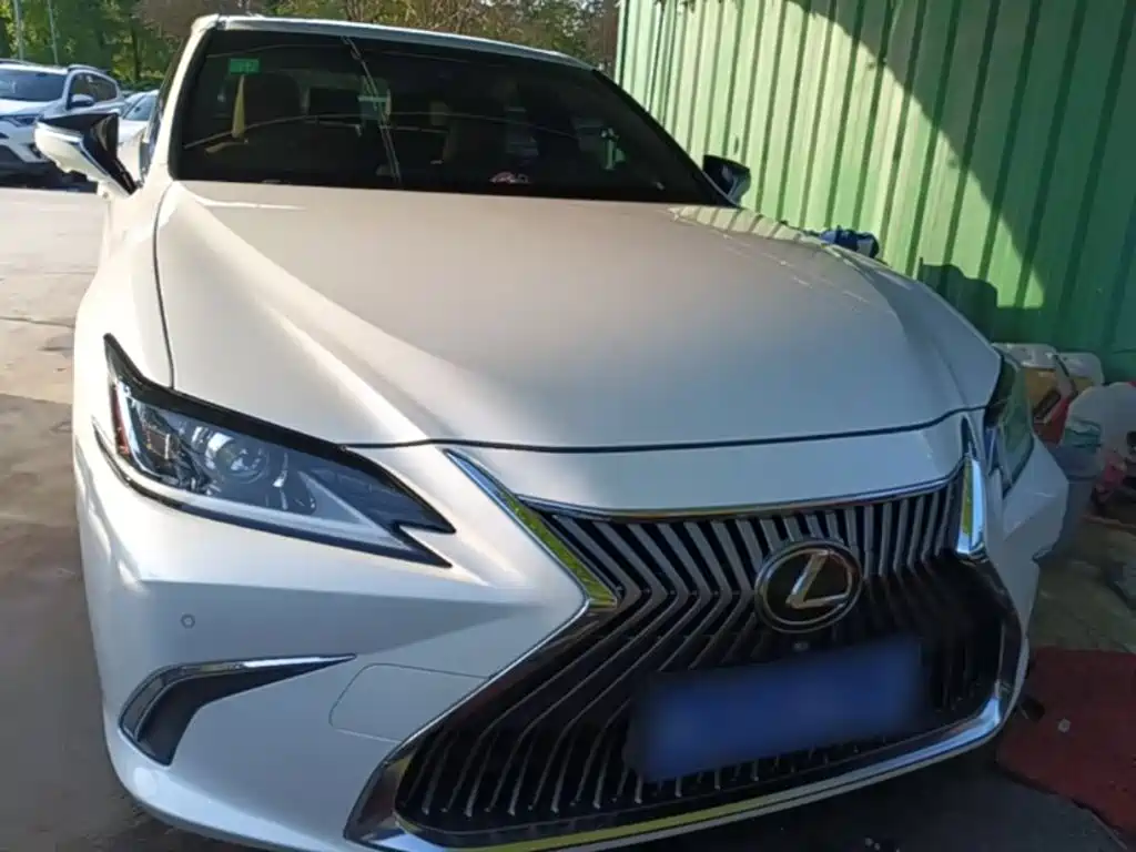 Lexus ES 200 Outstanding CN-V