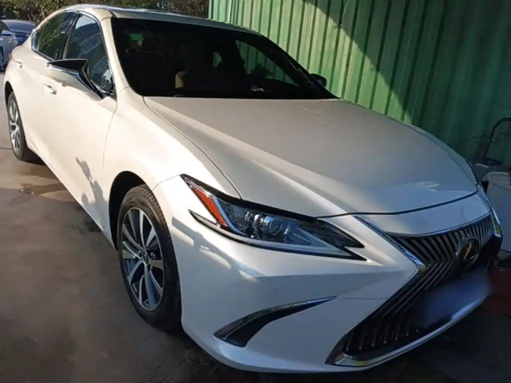 Lexus ES 200 Outstanding CN-V