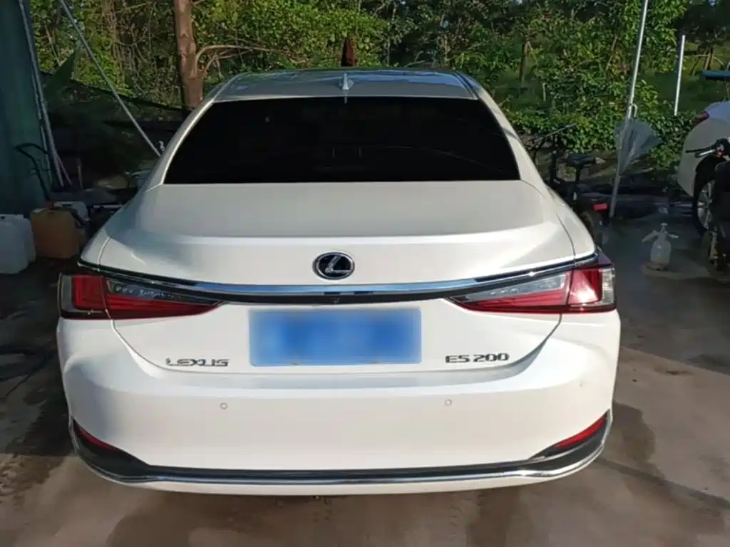 Lexus ES 200 Outstanding CN-V