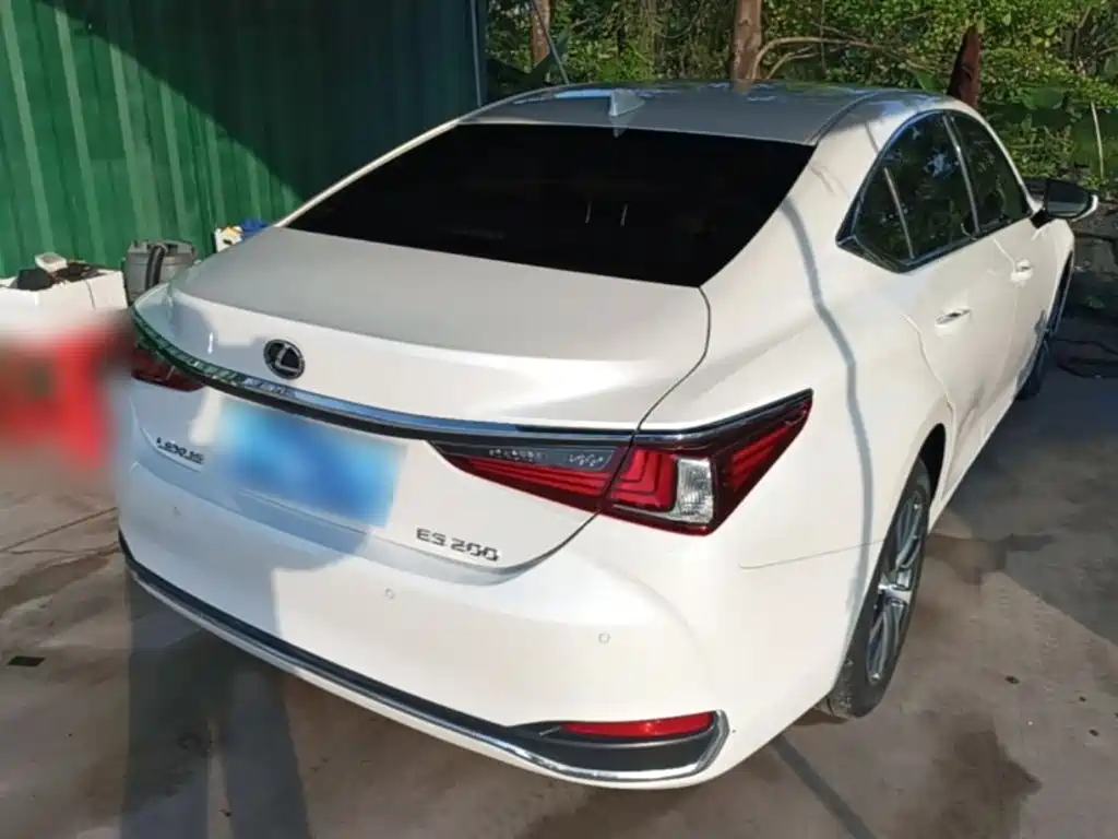 Lexus ES 200 Outstanding CN-V