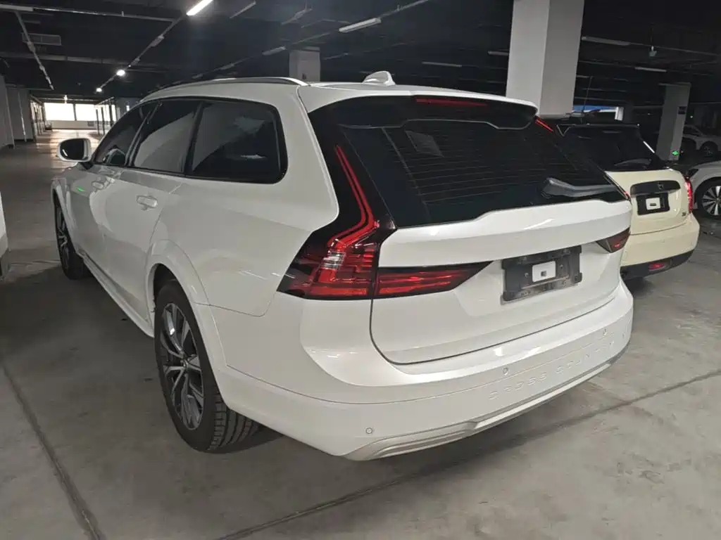 Volvo V90 沃尔沃V90 2022款 Cross Country B5 AWD 智远版