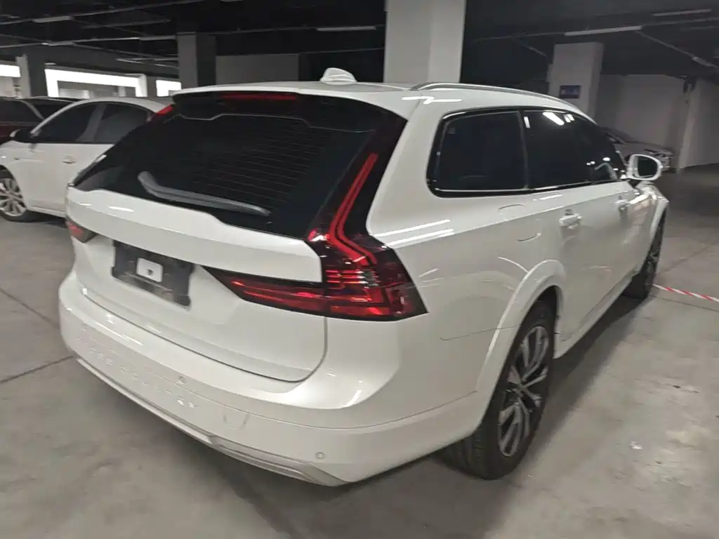 Volvo V90 沃尔沃V90 2022款 Cross Country B5 AWD 智远版