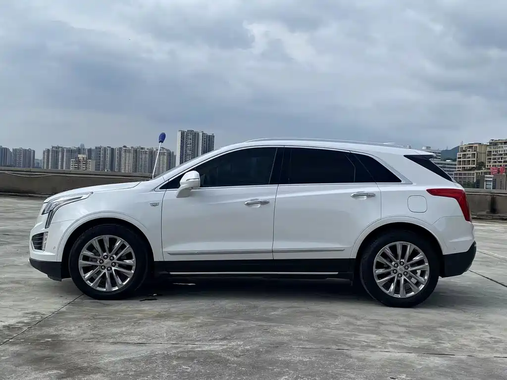 Cadillac XT5 28 E 4 WD Platinum