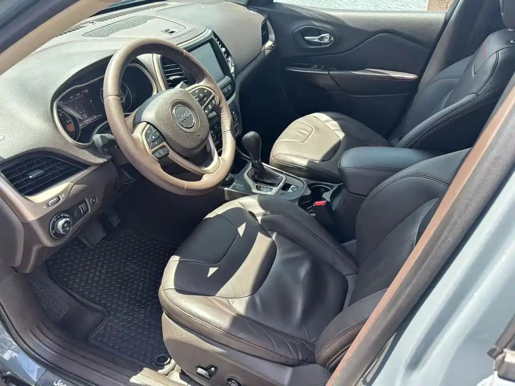 Cherokee (Import) 2.4 L High Performance