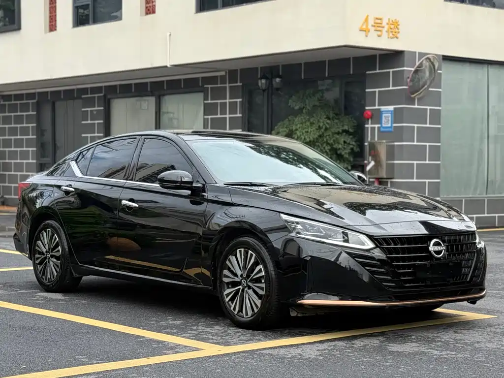 Teana 天籁 2025款 2.0 L SV 黑金版