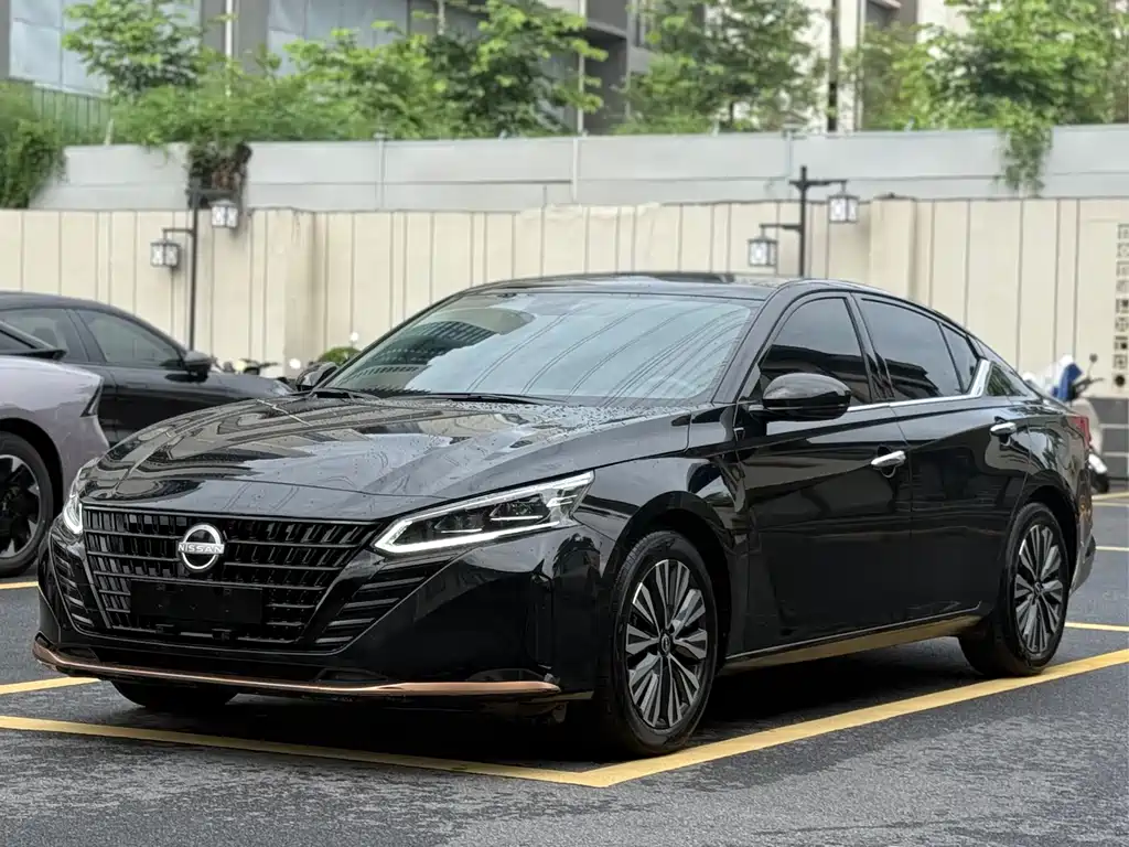 Teana 天籁 2025款 2.0 L SV 黑金版