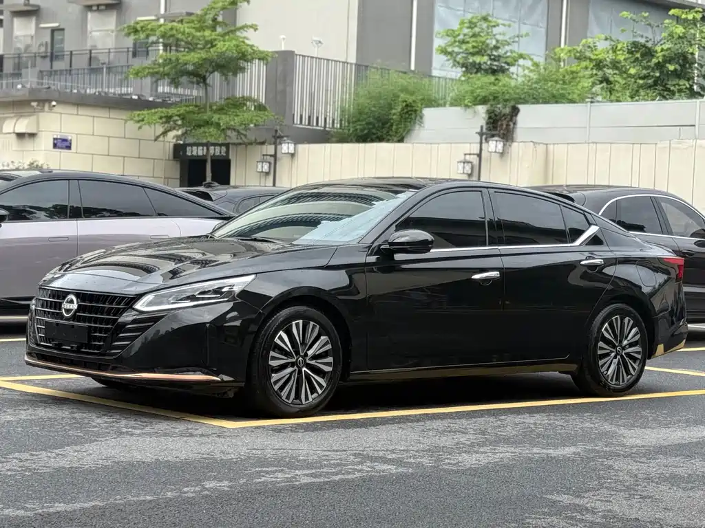 Teana 天籁 2025款 2.0 L SV 黑金版