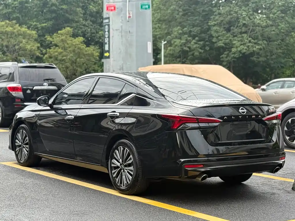 Teana 天籁 2025款 2.0 L SV 黑金版