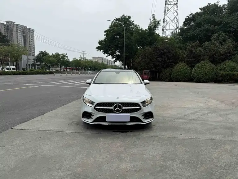 Mercedes-Benz A-Class Facelift II A 180 L Sport Sedan