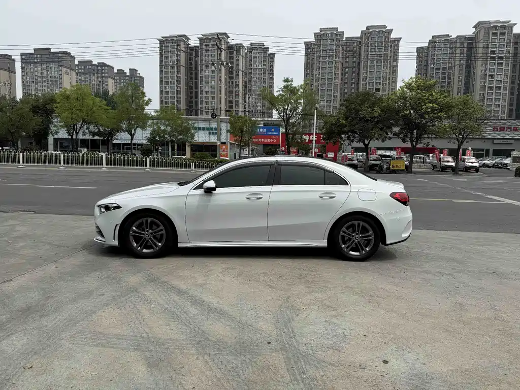 Mercedes-Benz A-Class Facelift II A 180 L Sport Sedan