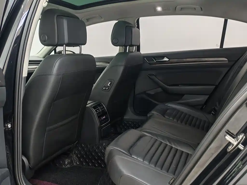 Magotan 330 TSI DSG Luxury