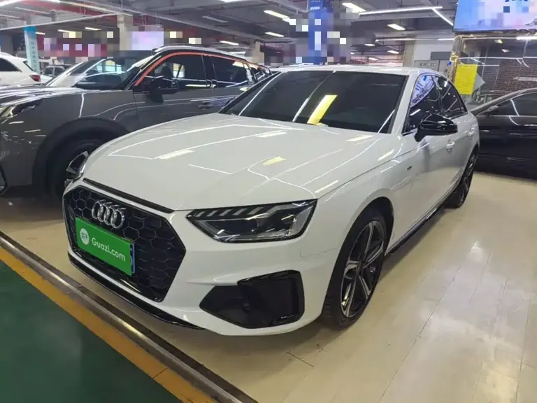 Audi A4 L 40 TFSI Luxury Dynamic