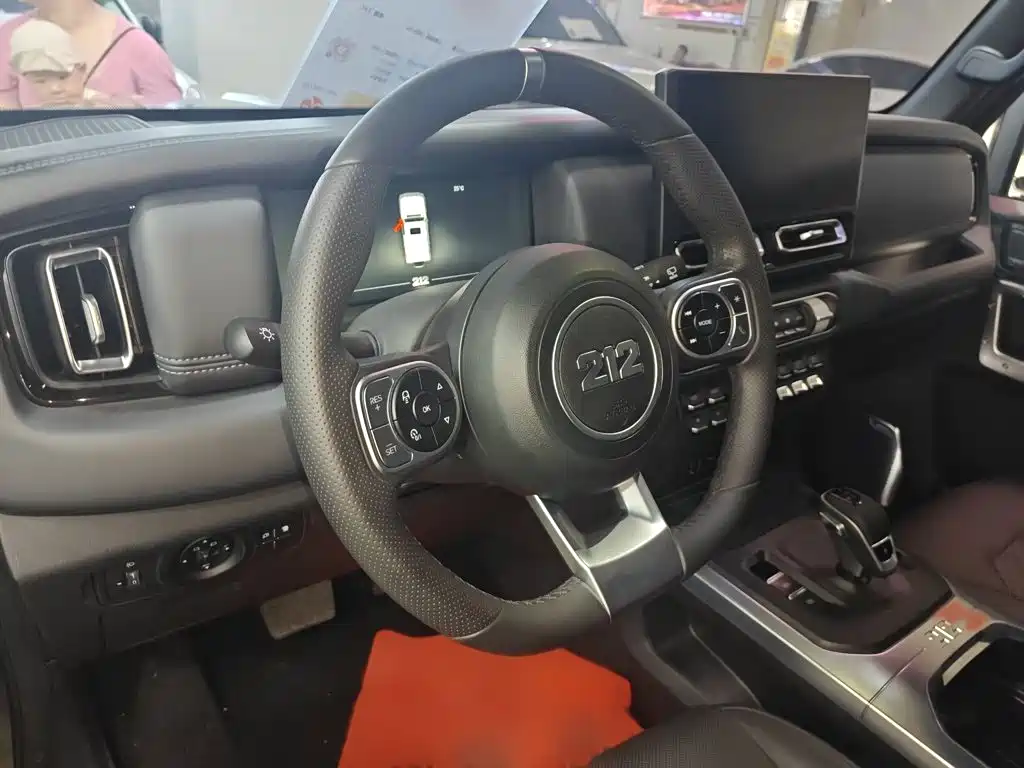 212 T01 2.0 T Explorer