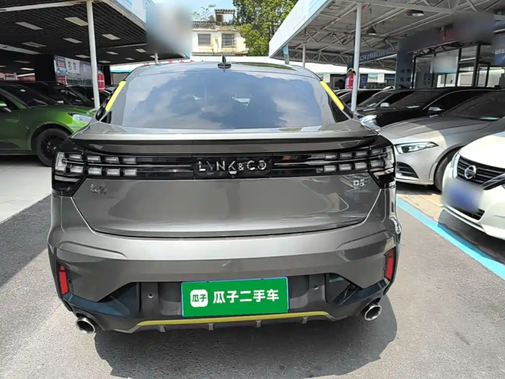 Lynk & Co 05 2.0 TD 2 WD Shine Halo