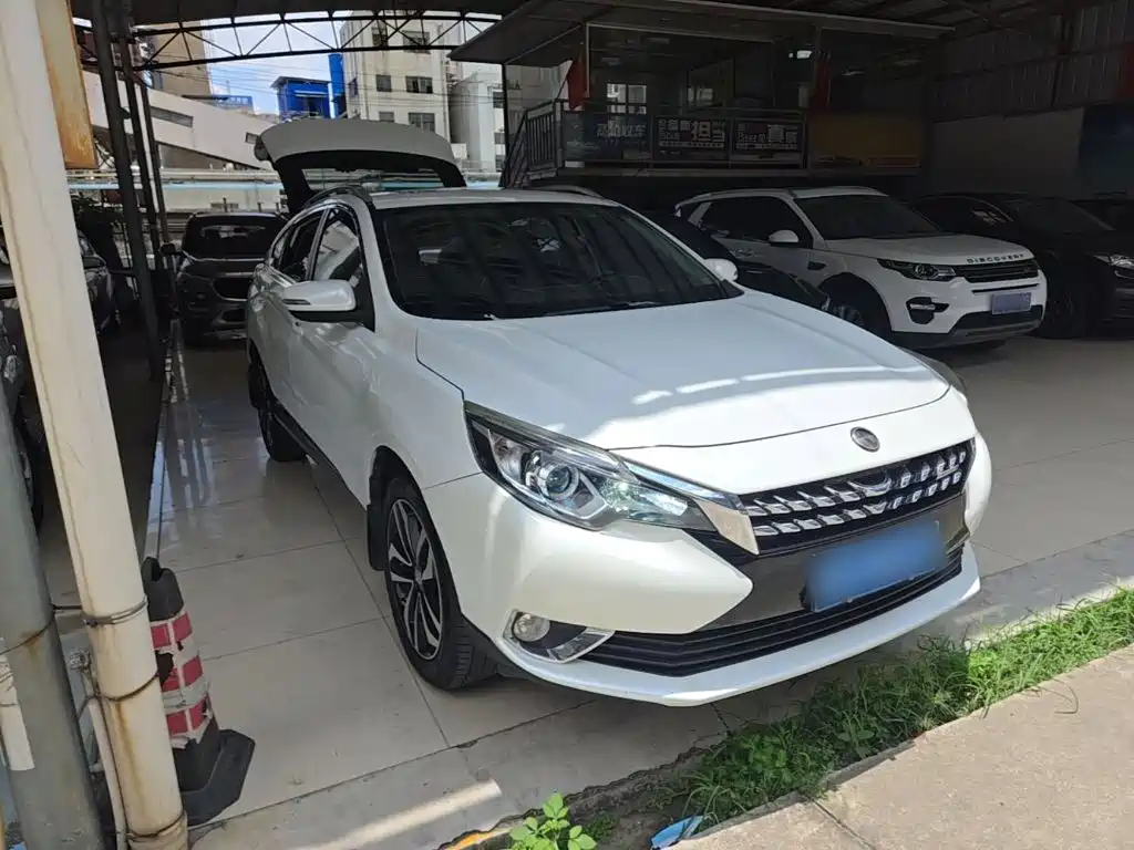 Venucia T90 2.0 L CVT Smart Style