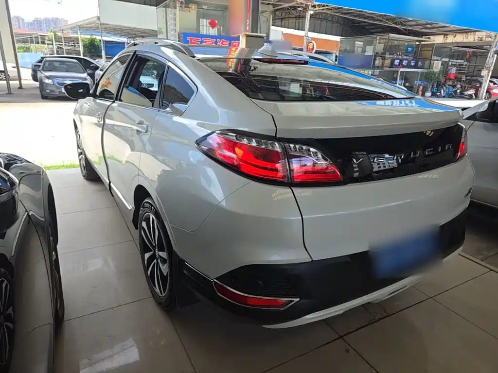 Venucia T90 2.0 L CVT Smart Style