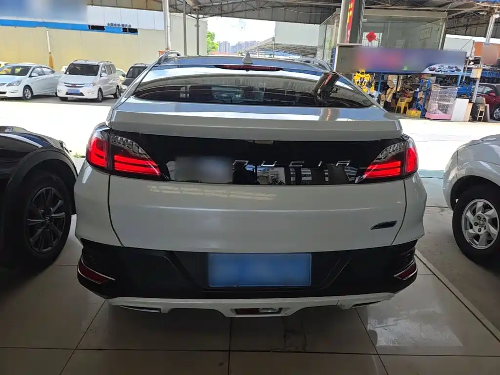 Venucia T90 2.0 L CVT Smart Style
