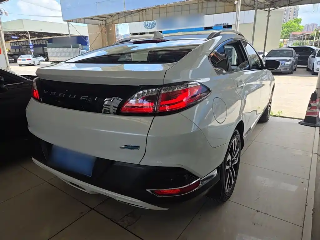 Venucia T90 2.0 L CVT Smart Style