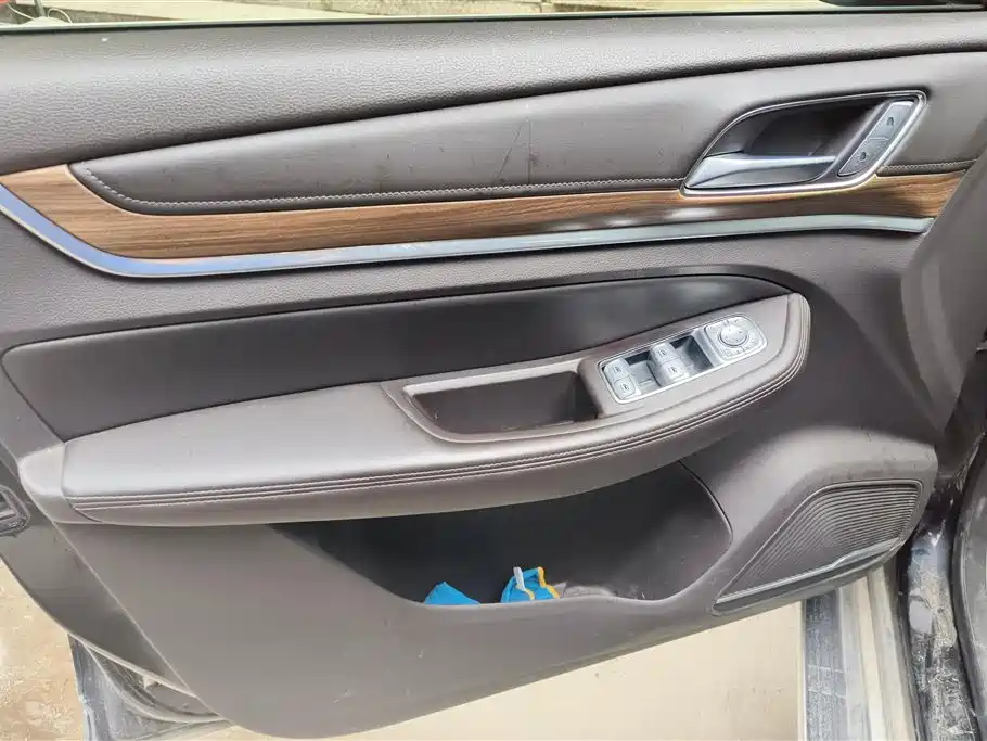 Roewe RX8 荣威RX8 2018款 30 T 智联网四驱旗舰版