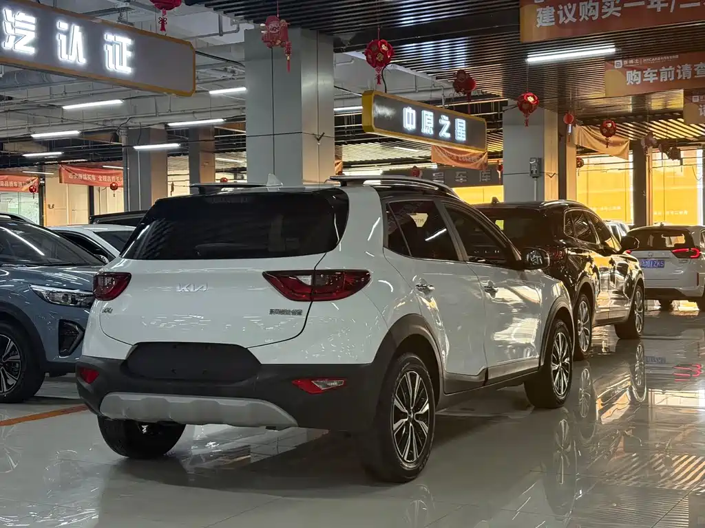 Stonic 1.4 L CVT Sunroof