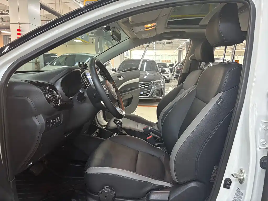 Stonic 1.4 L CVT Sunroof