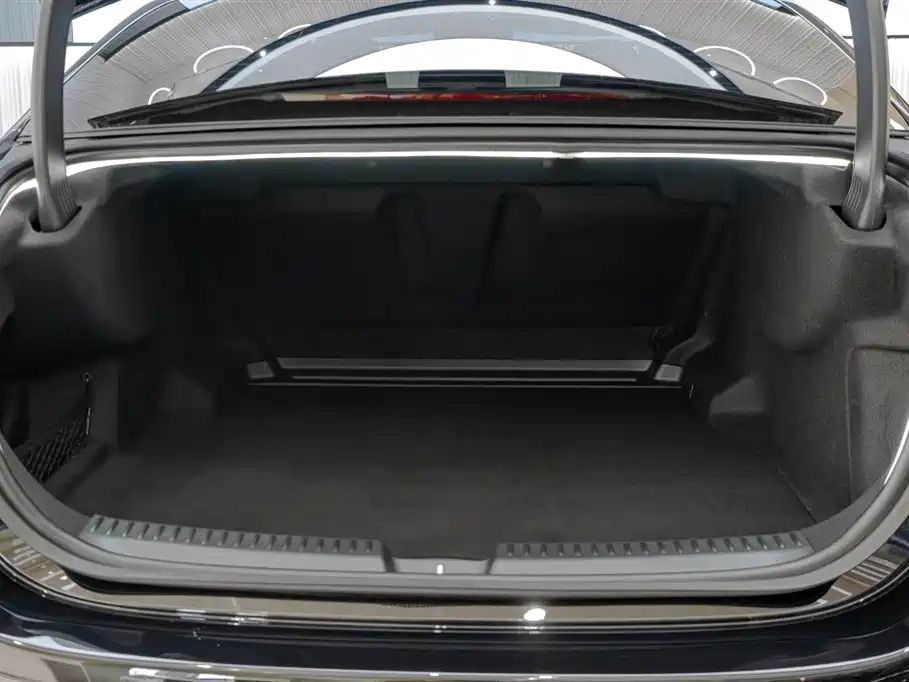 Mercedes-Benz E-Class Facelift E 300 L Luxury