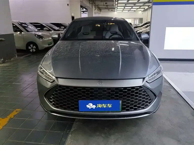 BYD Qin PLUS Glory DM-i 55 KM Leading