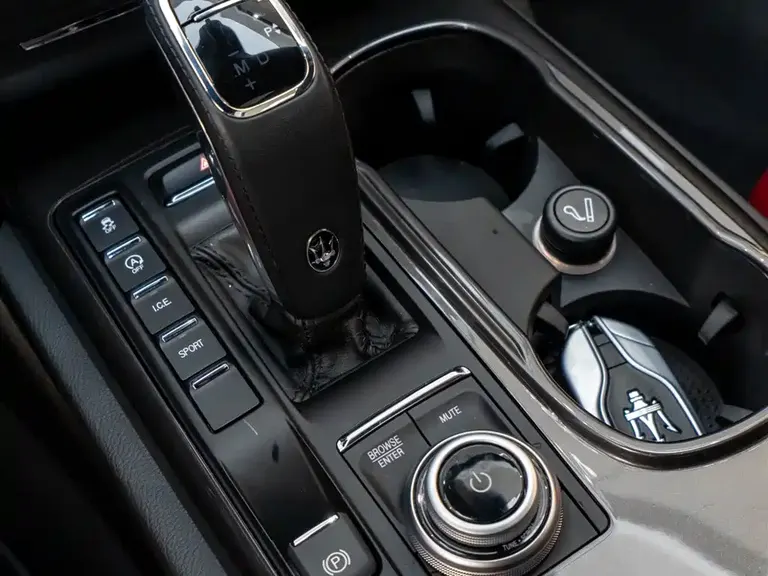 Maserati Ghibli 2.0 T Sharp Edge