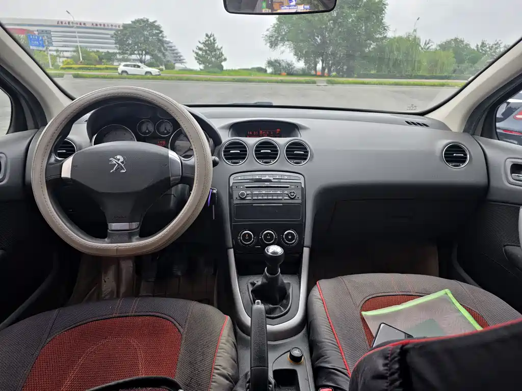 Peugeot 408 1.6 L Manual Comfort